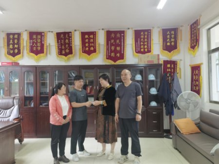 商會簡訊28 愛心企業扶貧救困 捐資助學528